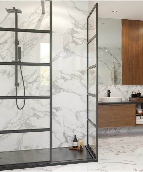 Cuarto de baño con azulejos imitación marmol Calacatta blanco