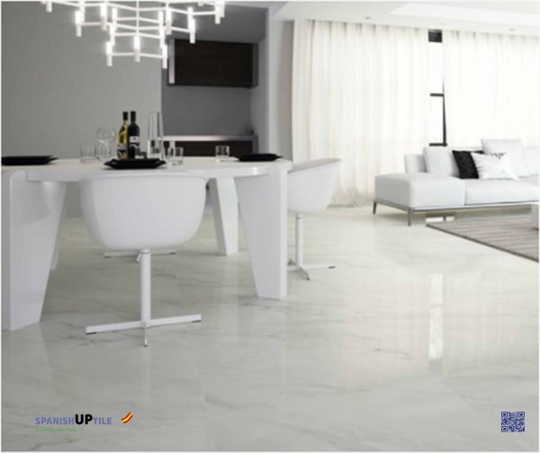 Salon con piso de mármol Blanco Brillo