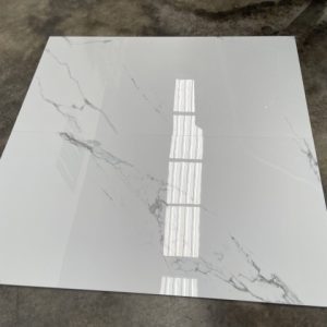 Dos azulejos super blancos imitación mármol Estatuario/Carrara